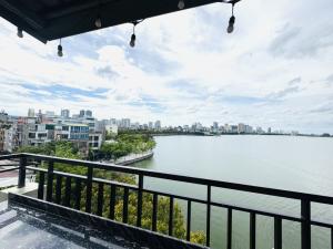 MẶT HỒ TÂY - KINH DOANH - VỈA HÈ - KHU VỰC CỰC HIẾM NHÀ BÁN - MỘT MẶT PHỐ MỘT MẶT NGÕ - NHÀ ĐẸP - THANG MÁY